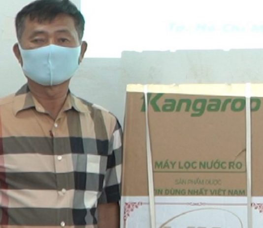 Video: Đại diện Nhôm Nam Sung – Hiệp hội Nhôm Việt Nam: Trao tặng máy nước nóng lạnh cho bệnh viện nhiệt đới phục vụ phòng chống dịch Covid-19