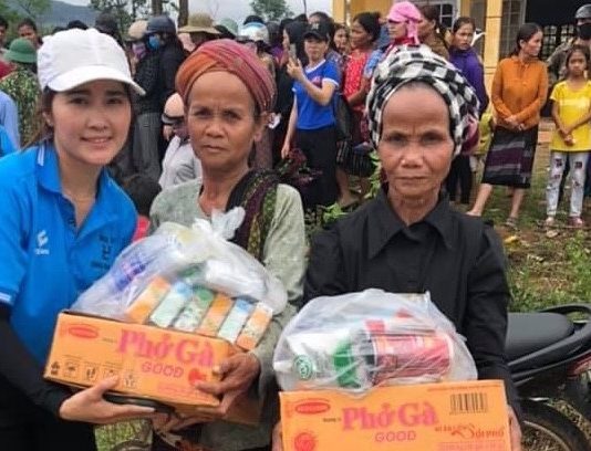 Tấm gương sáng người con xa quê luôn hướng về đồng bào miền trung